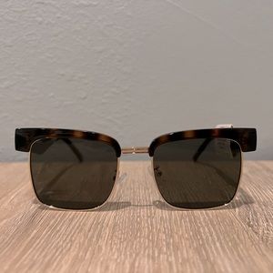 NWT Le Specs River Deep Sunglasses in Gold/Tortoise